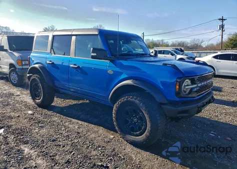 2023 Ford Bronco Base z USA, uszkodzony, nr VIN 1FMEE5DP4PLB66697